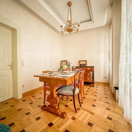 Djuras In The Center Of *