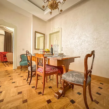 Djuras In The Center Of *