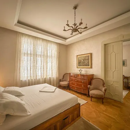 Djuras In The Center Of Apartment