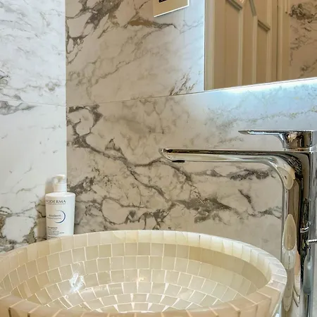 Djuras In The Center Of *