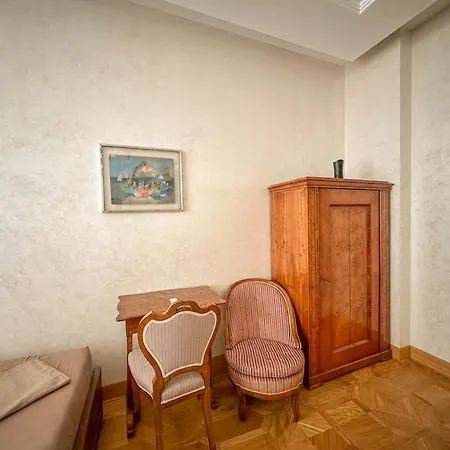 Djuras In The Center Of Apartment *