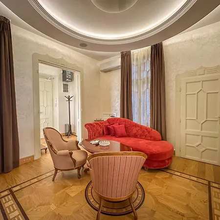 Djuras In The Center Of