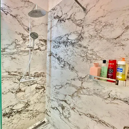 شقة Djuras In The Center Of *